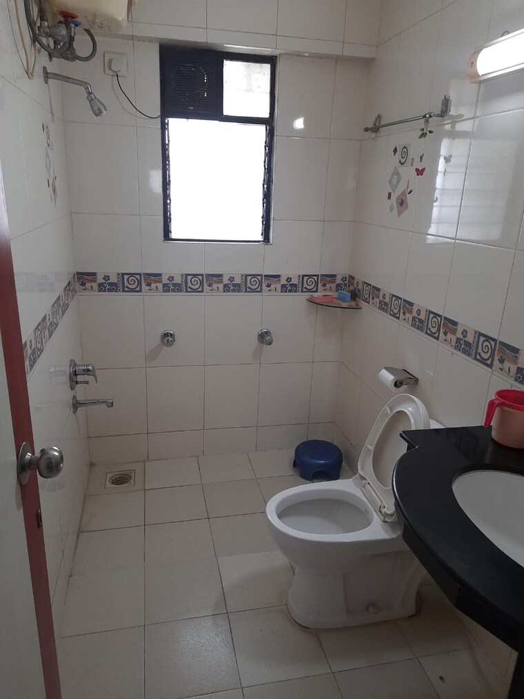 Bathroom, raviraj-aureate 3 Bedroom 1550 Sq.Ft. Apartment In Pimple Saudagar Pune 9370258