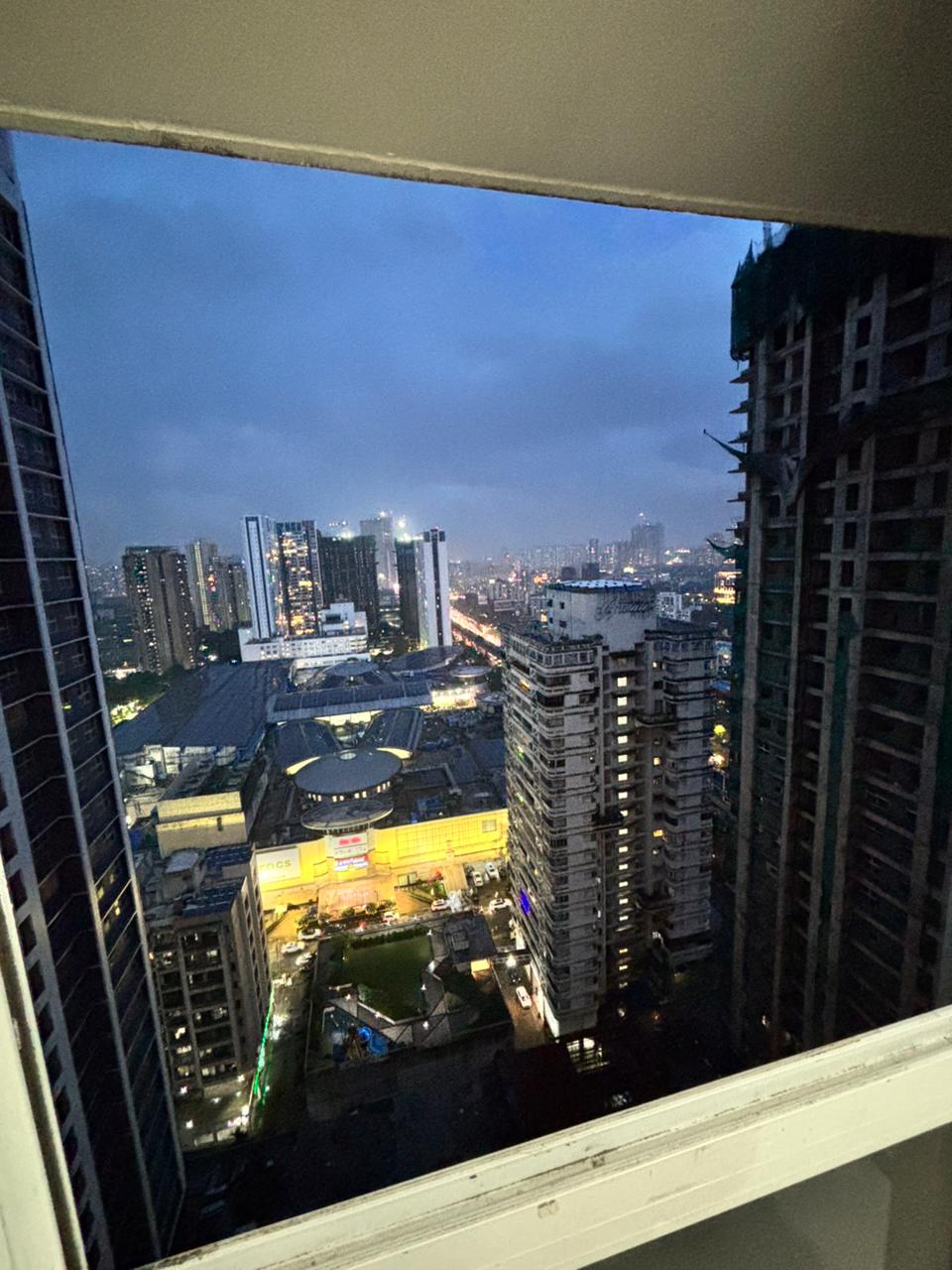 2 BHK Apartment For Sale in Sheth Zuri