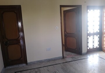 Room in 2 BHK Builder Floor at Jogiwala – for Rent