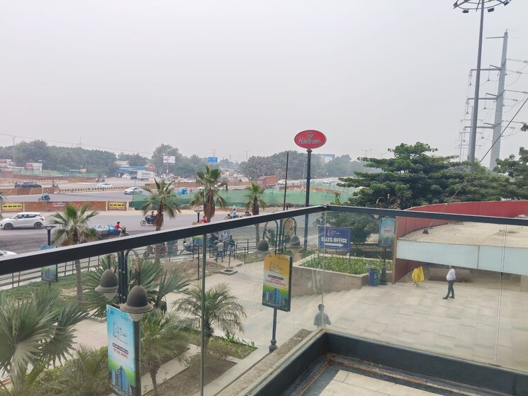 Balcony, gaur-city-center Commercial Office Space 190 Sq.Ft. In Sector 4 Greater Noida Greater Noida 9370368