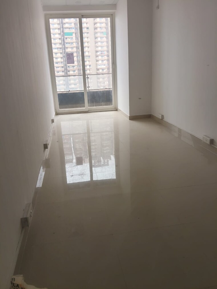 Room, gaur-city-center Commercial Office Space 190 Sq.Ft. In Sector 4 Greater Noida Greater Noida 9370368