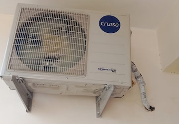 Master Bedroom in 3.5 BHK Builder Floor at Sunshine Enclave, Vip Road – for Rent