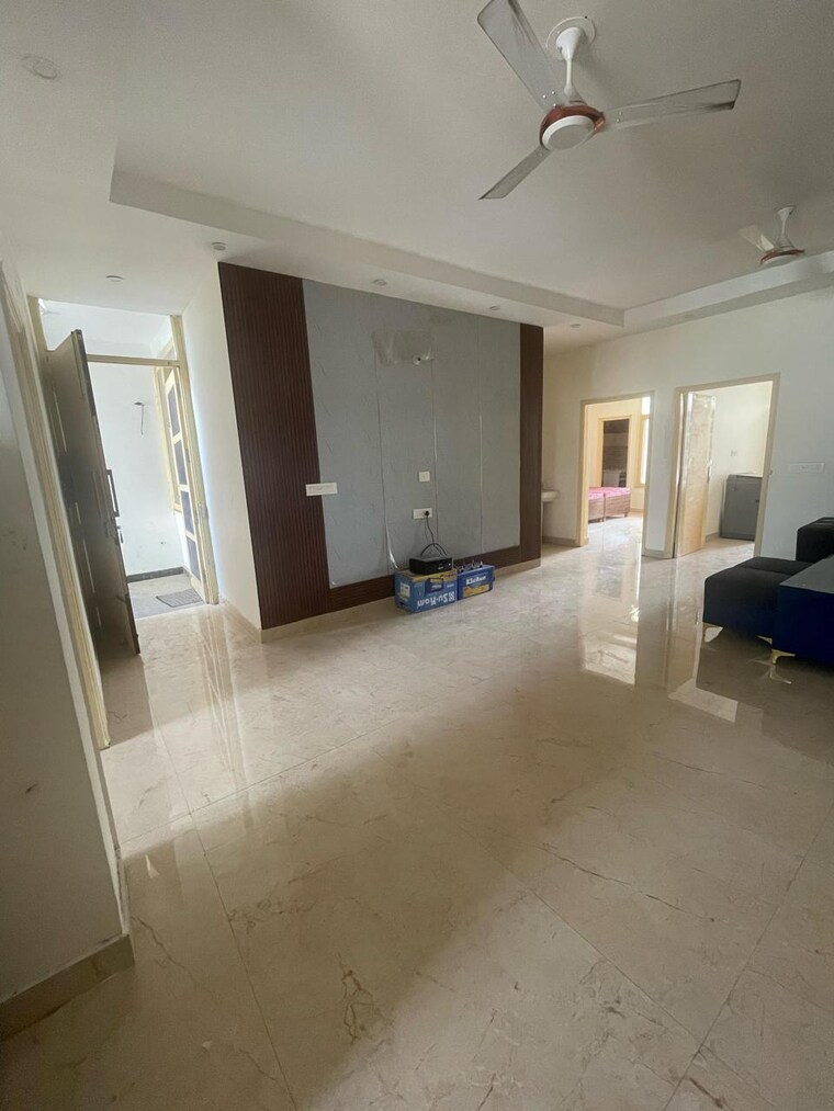 Room, sunshine-enclave 3.5 Bedroom 2250 Sq.Ft. Builder Floor In Vip Road Zirakpur 9370409