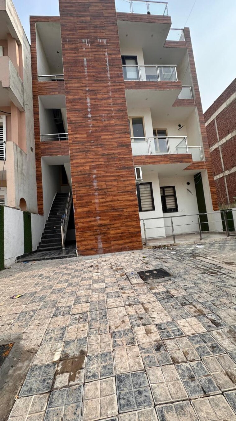 Exterior View, sunshine-enclave 3.5 Bedroom 2250 Sq.Ft. Builder Floor In Vip Road Zirakpur 9370409