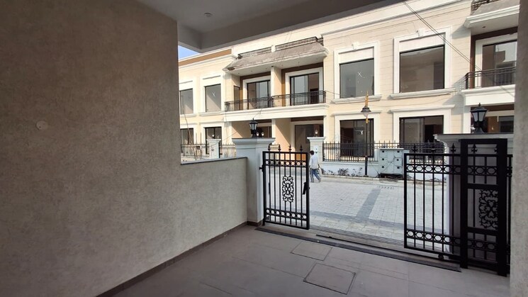Balcony, vip road 3 Bedroom 1350 Sq.Ft. Villa In Vip Road Zirakpur 9370384