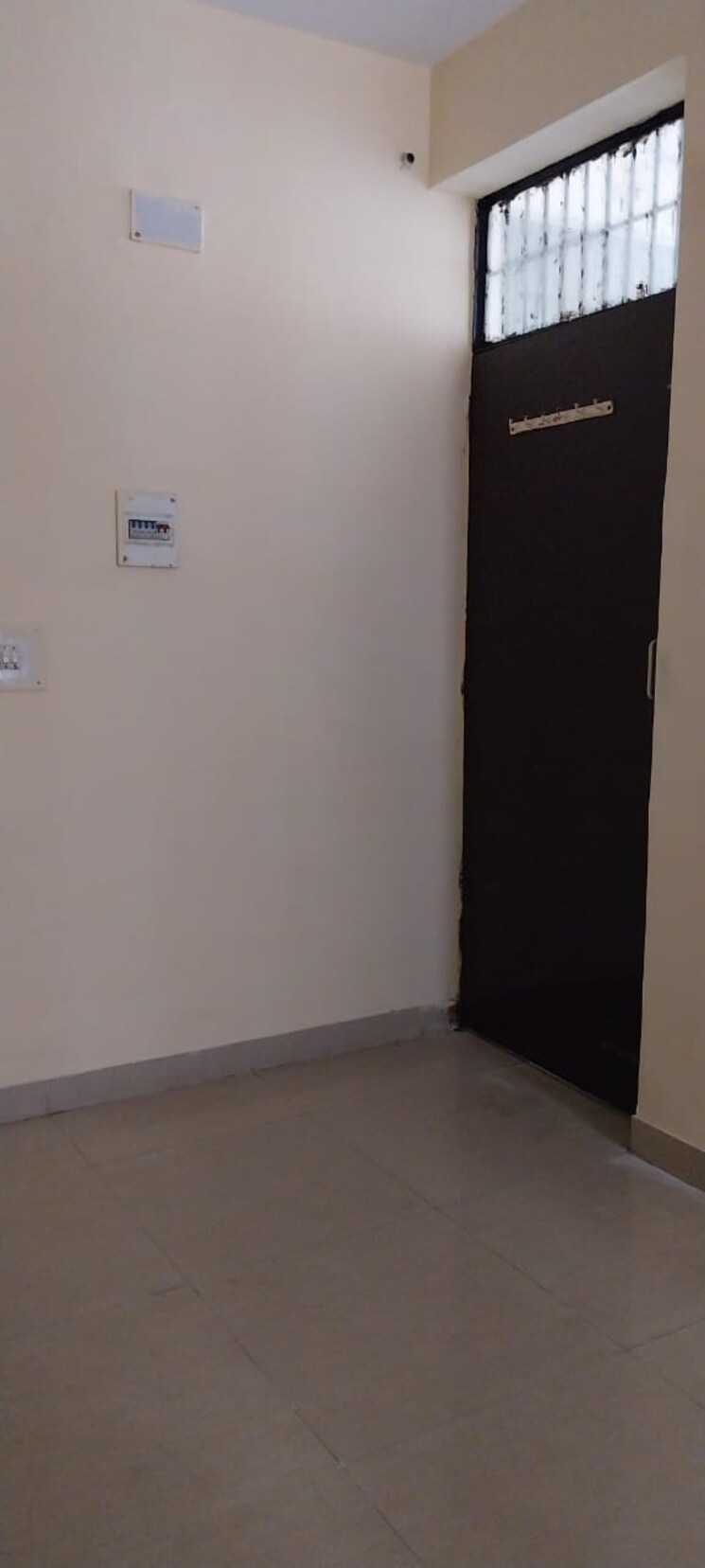 Room, sector 10 greater noida 1.5 Bedroom 30 Sq.Mt. Apartment In Sector 10 Greater Noida Greater Noida 9370433