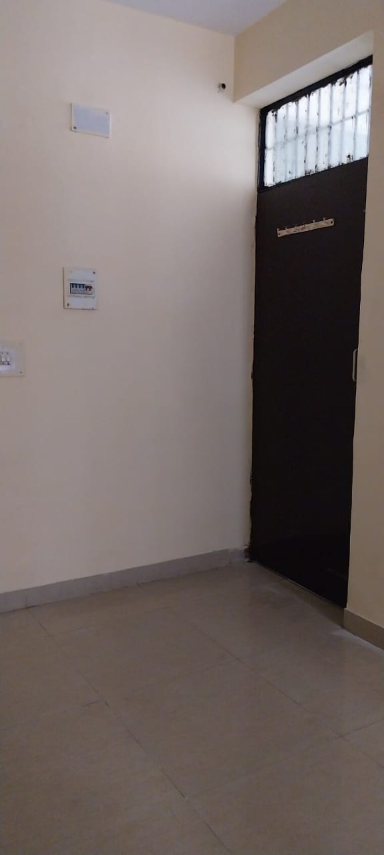 Room, sector 10 greater noida 1.5 Bedroom 30 Sq.Mt. Apartment In Sector 10 Greater Noida Greater Noida 9370433