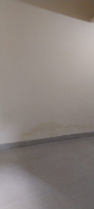 Room in 1.5 BHK Apartment at Sector 10 Greater Noida – for Sale