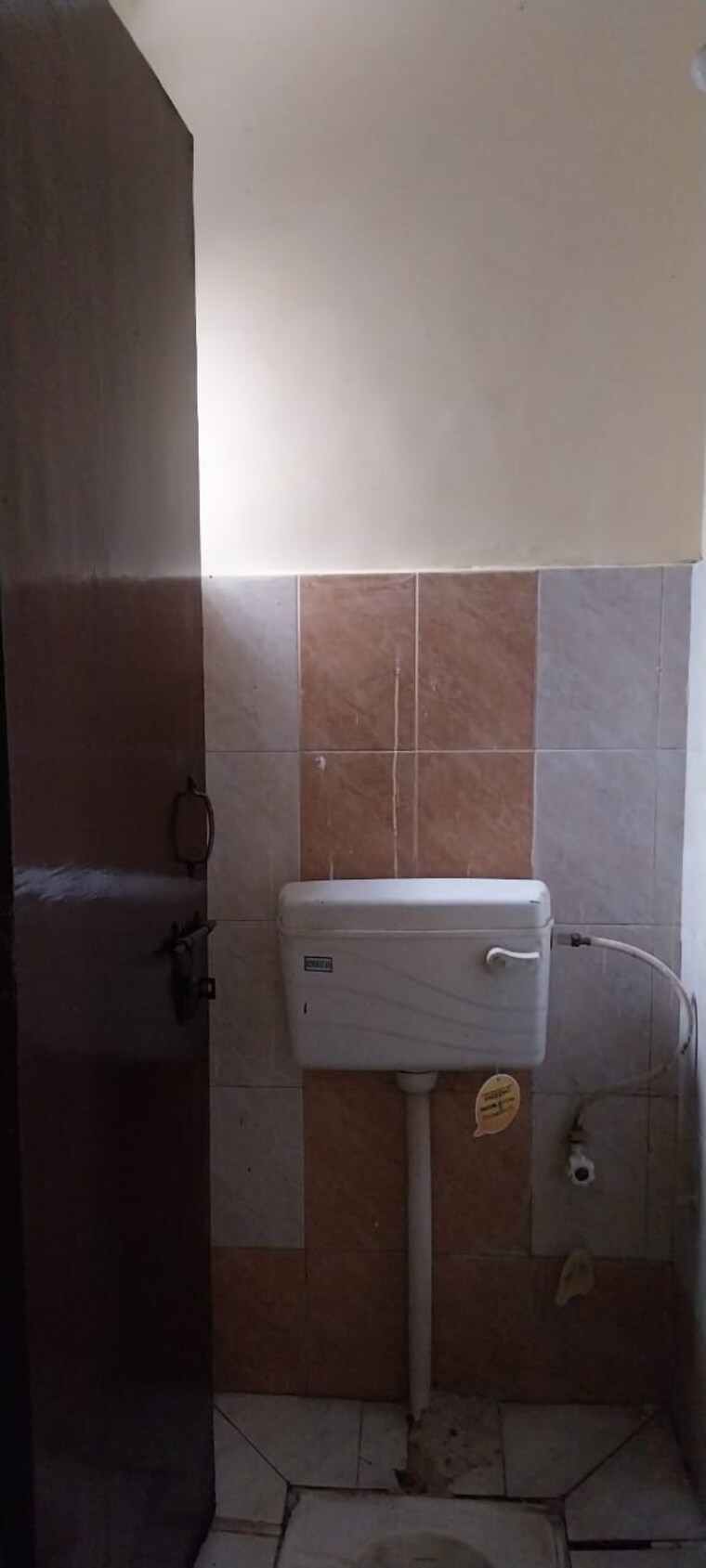 Bathroom, sector 10 greater noida 1.5 Bedroom 30 Sq.Mt. Apartment In Sector 10 Greater Noida Greater Noida 9370433
