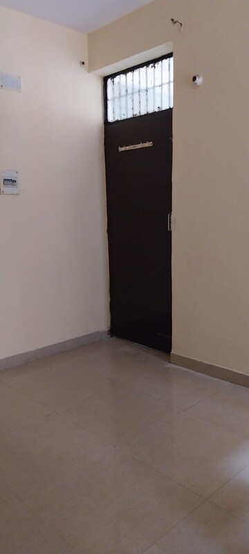 Room in 1.5 BHK Apartment at Sector 10 Greater Noida – for Sale