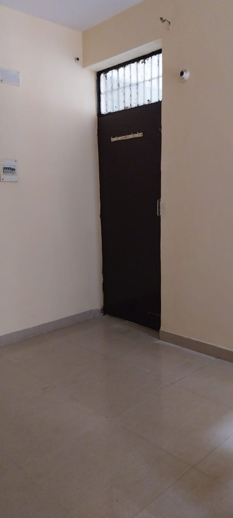 Room, sector 10 greater noida 1.5 Bedroom 30 Sq.Mt. Apartment In Sector 10 Greater Noida Greater Noida 9370433