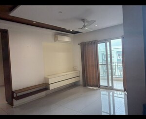 Room in 3 BHK Apartment at Prestige Beverly Hills, Kokapet – for Rent