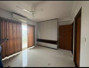 Room in 3 BHK Apartment at Prestige Beverly Hills, Kokapet – for Rent