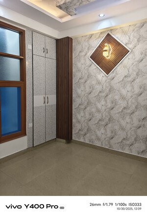 Room in 2 BHK Builder Floor at Niti Khand I – for Rent