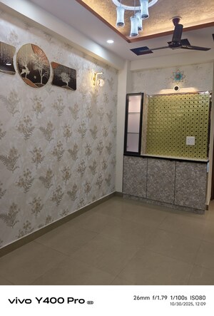 Room in 2 BHK Builder Floor at Niti Khand I – for Rent