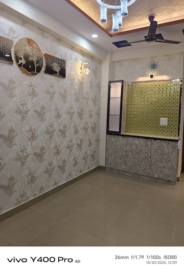 Room in 2 BHK Builder Floor at Niti Khand I – for Rent