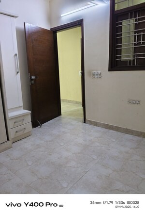 Room in 2 BHK Builder Floor at Gyan Khand ii – for Rent