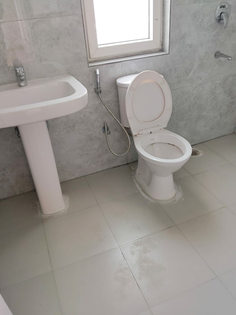 Bathroom, ild-grand 3 Bedroom 1820 Sq.Ft. Apartment In Sector 37c Gurgaon 9370531