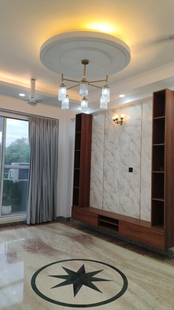 Room in 2 BHK Builder Floor at Gyan Khand I – for Rent