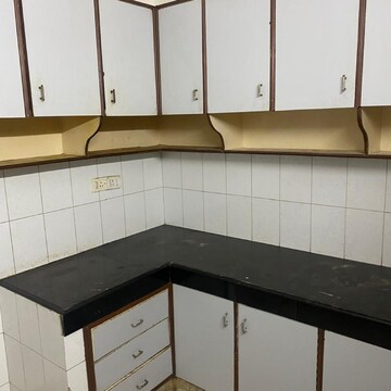 Kitchen in 3 BHK Builder Floor at Dlf Phase ii – for Rent