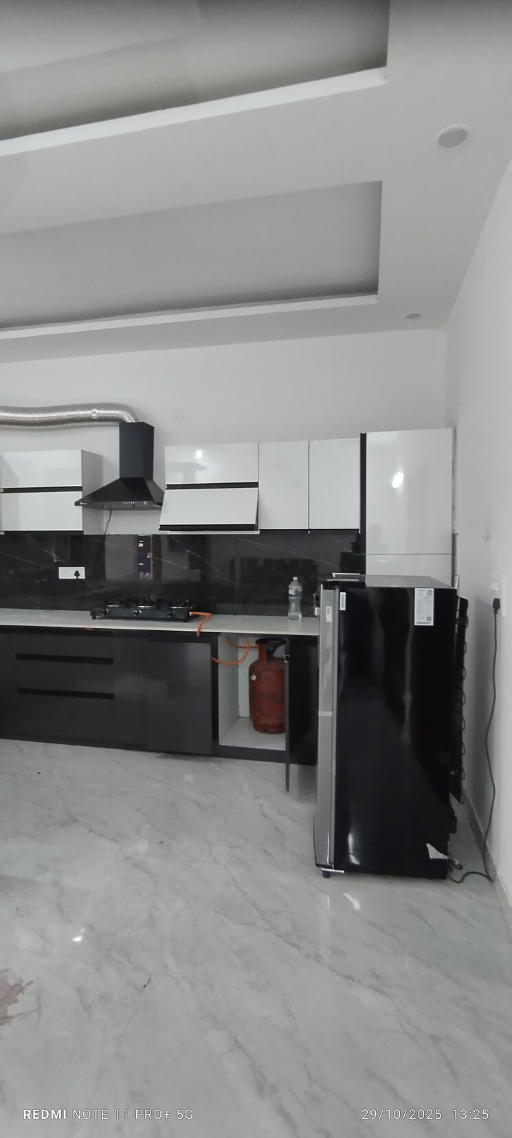 Kitchen, high ground 3 Bedroom 1940 Sq.Ft. Apartment In High Ground Zirakpur 9370638