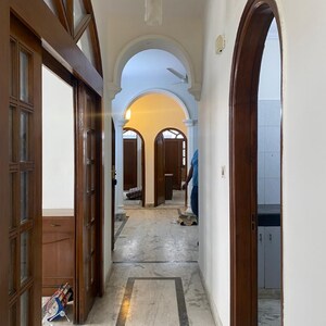 Building Lobby in 3 BHK Builder Floor at Dlf Phase ii – for Rent