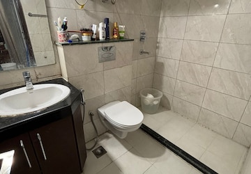 Bathroom in 2.5 BHK Builder Floor at BPTP Terra, Sector 37d – for Sale