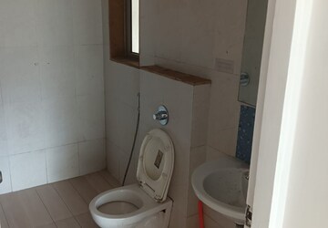 Bathroom in 1.5 BHK Apartment at Dombivli East – for Rent
