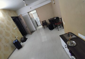 Living Room in 1.5 BHK Apartment at Dombivli East – for Rent