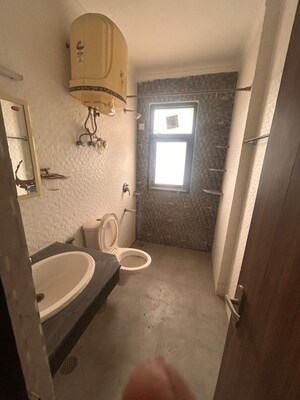 Master Bedroom in 3 BHK Builder Floor at Gupta Awas, Sector 43 – for Rent