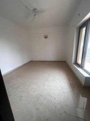 Room in 3 BHK Builder Floor at Gupta Awas, Sector 43 – for Rent