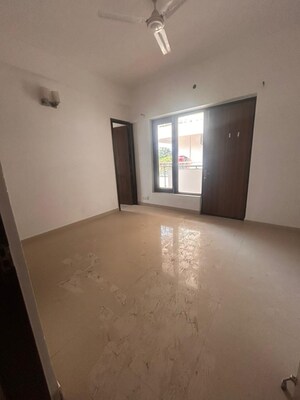 Room in 3 BHK Builder Floor at Gupta Awas, Sector 43 – for Rent