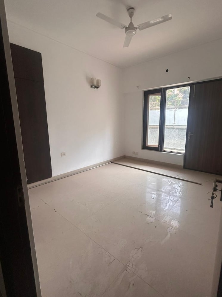 Room, gupta-awas 3 Bedroom 1900 Sq.Ft. Builder Floor In Sector 43 Gurgaon 9370706