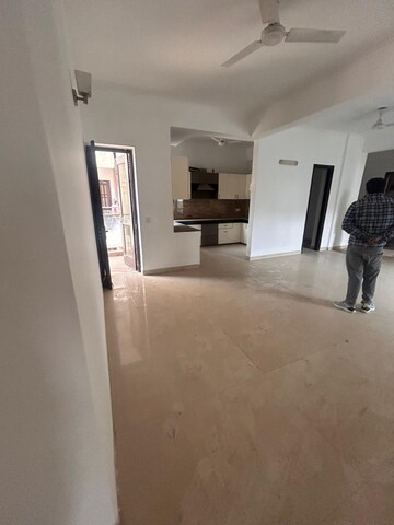 Room in 3 BHK Builder Floor at Gupta Awas, Sector 43 – for Rent