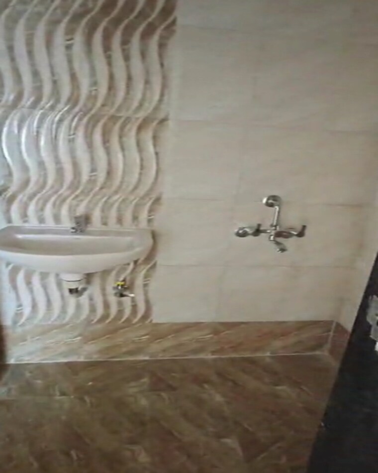 Bathroom, chembur 3 Bedroom 1300 Sq.Ft. Apartment In Chembur Mumbai 9370738