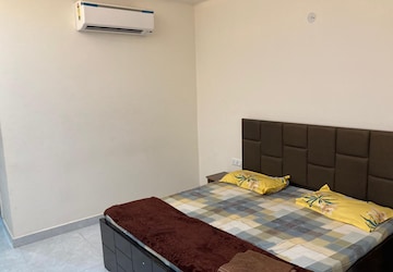 Bedroom in 1 BHK Builder Floor at Gupta Awas, Sector 43 – for Rent