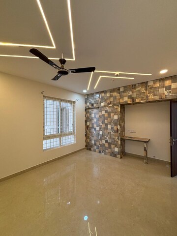 Room in 2 BHK Apartment at Aurobindo Kohinoor, Serilingampally – for Rent