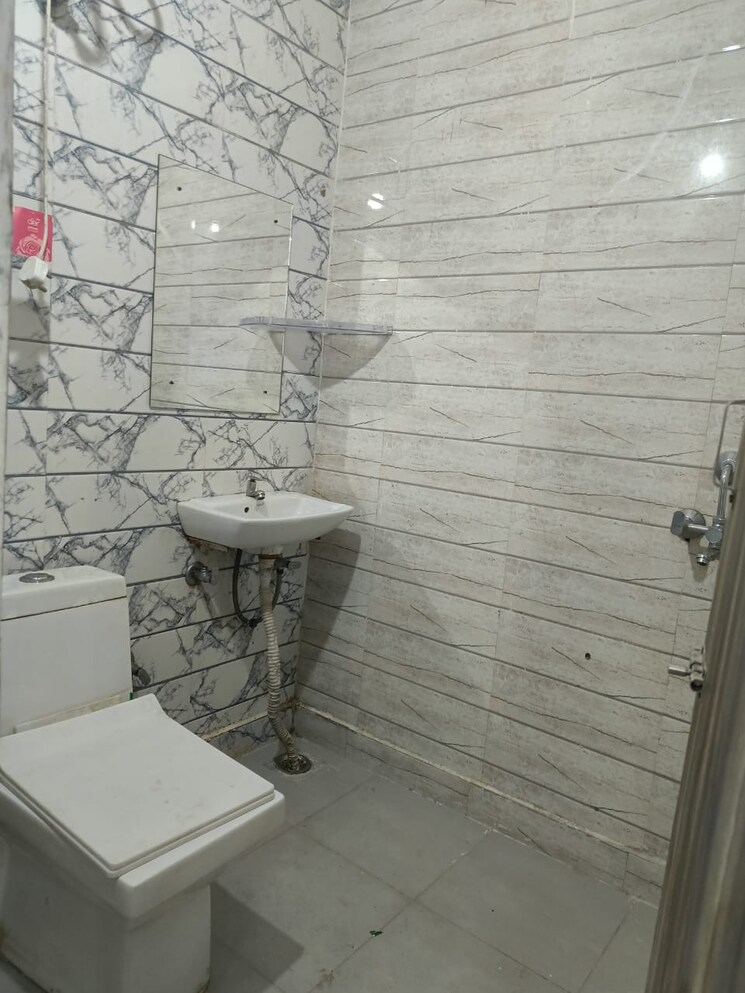 Bathroom, super-mart-1 1 RK 500 Sq.Ft. Builder Floor In Sector 27 Gurgaon 9370792