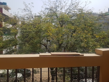 Balcony in 1.5 BHK Builder Floor at Shanti Plaza Vaishali, Vaishali Sector 4 – for Rent
