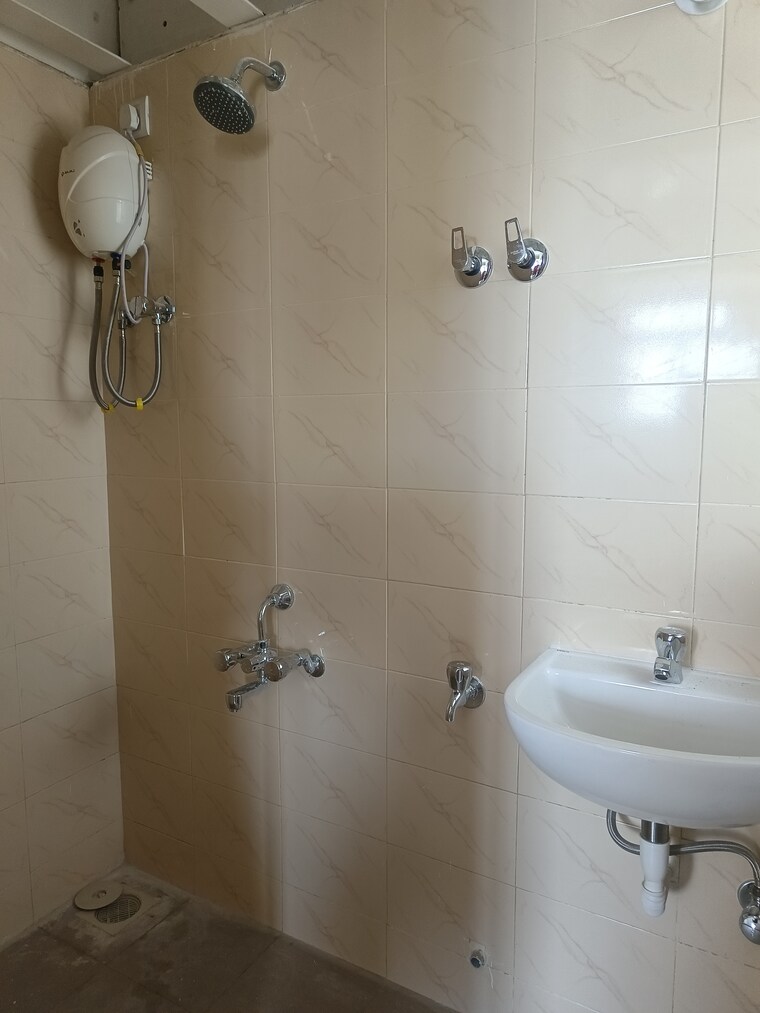 Bathroom, gokuldham colony Pg For Boys In Gokuldham Colony 9370799