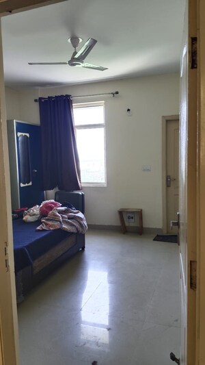 Living Room in 3 BHK Apartment at Gomti Nagar – for Rent