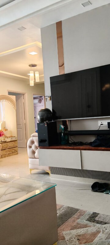 Furnished Amenities in 3 BHK Apartment at Gomti Nagar – for Rent