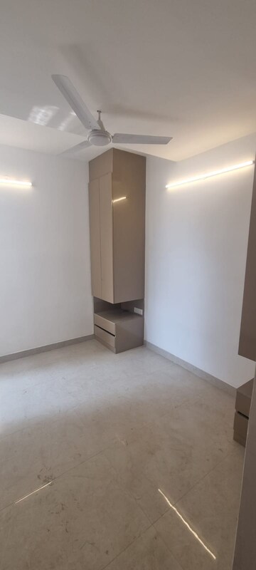 Room in 2 BHK Builder Floor at Sector 55 – for Rent