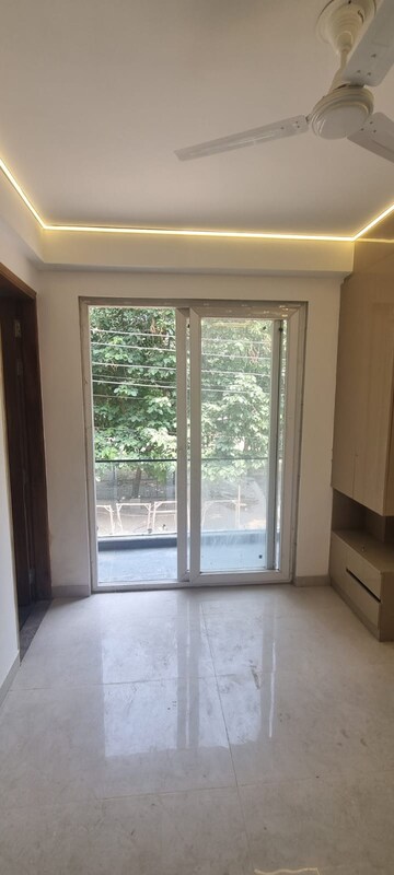 Room in 2 BHK Builder Floor at Sector 55 – for Rent