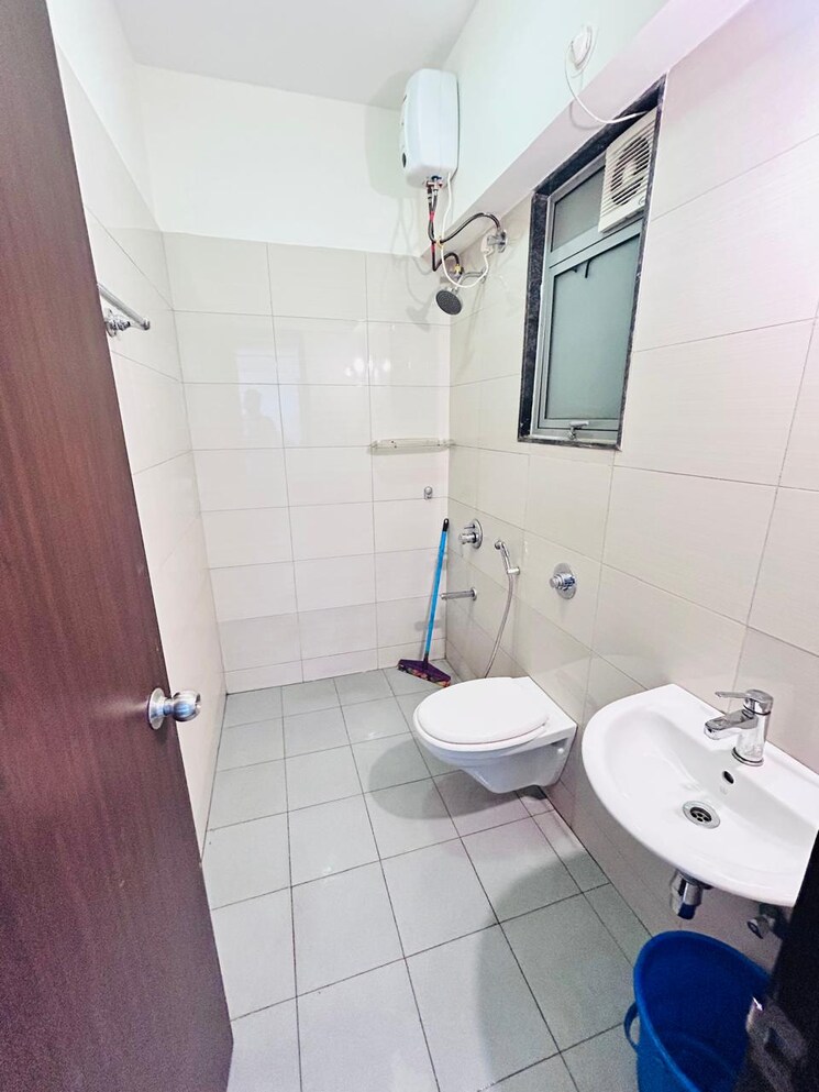 Bathroom, amanora-future-towers 2 Bedroom 966 Sq.Ft. Apartment In Hadapsar Pune 9370975