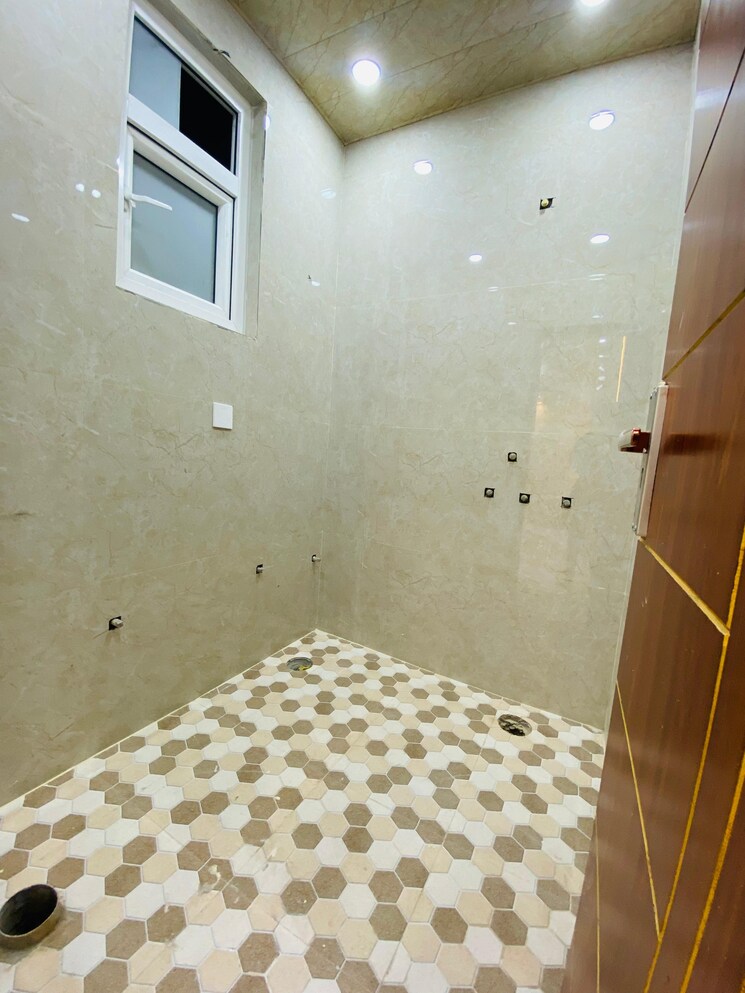 Bathroom, niti khand i 2 Bedroom 950 Sq.Ft. Builder Floor In Niti Khand I Ghaziabad 9371221