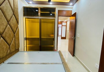 Room in 2 BHK Builder Floor at Niti Khand I – for Sale