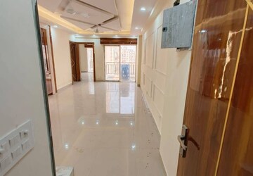 Building Lobby in 3 BHK Apartment at Amrapali Platinum, Sector 119 – for Sale
