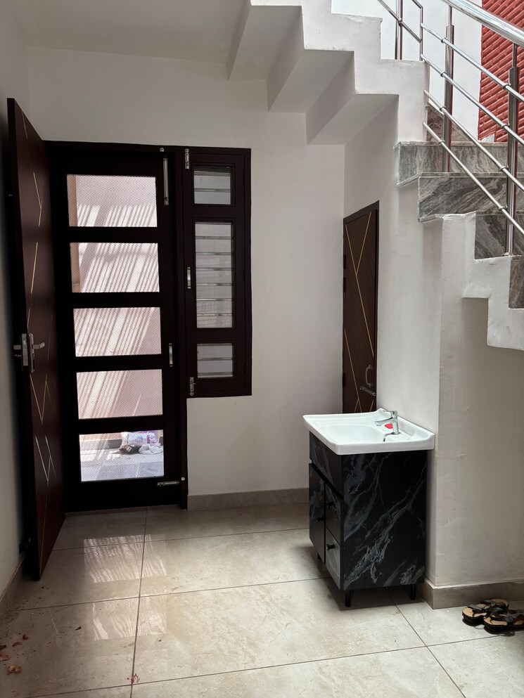 Room, patiala road 3 Bedroom 130 Sq.Yd. Independent House In Patiala Road Zirakpur 9370992