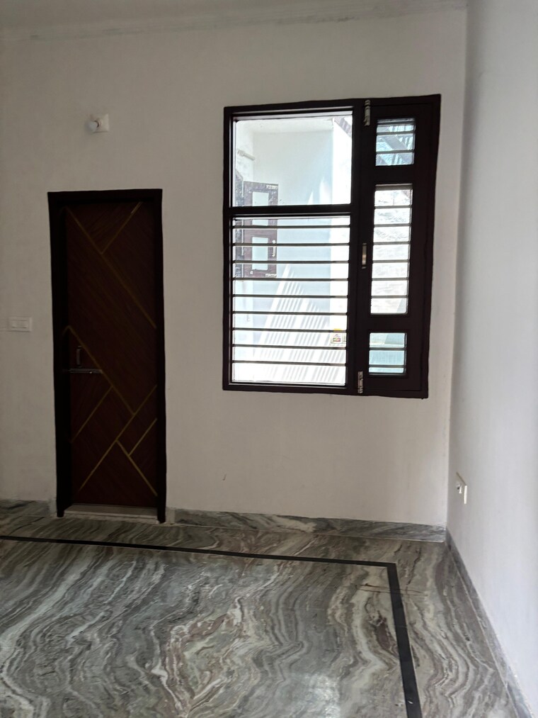 Room, patiala road 3 Bedroom 130 Sq.Yd. Independent House In Patiala Road Zirakpur 9370992